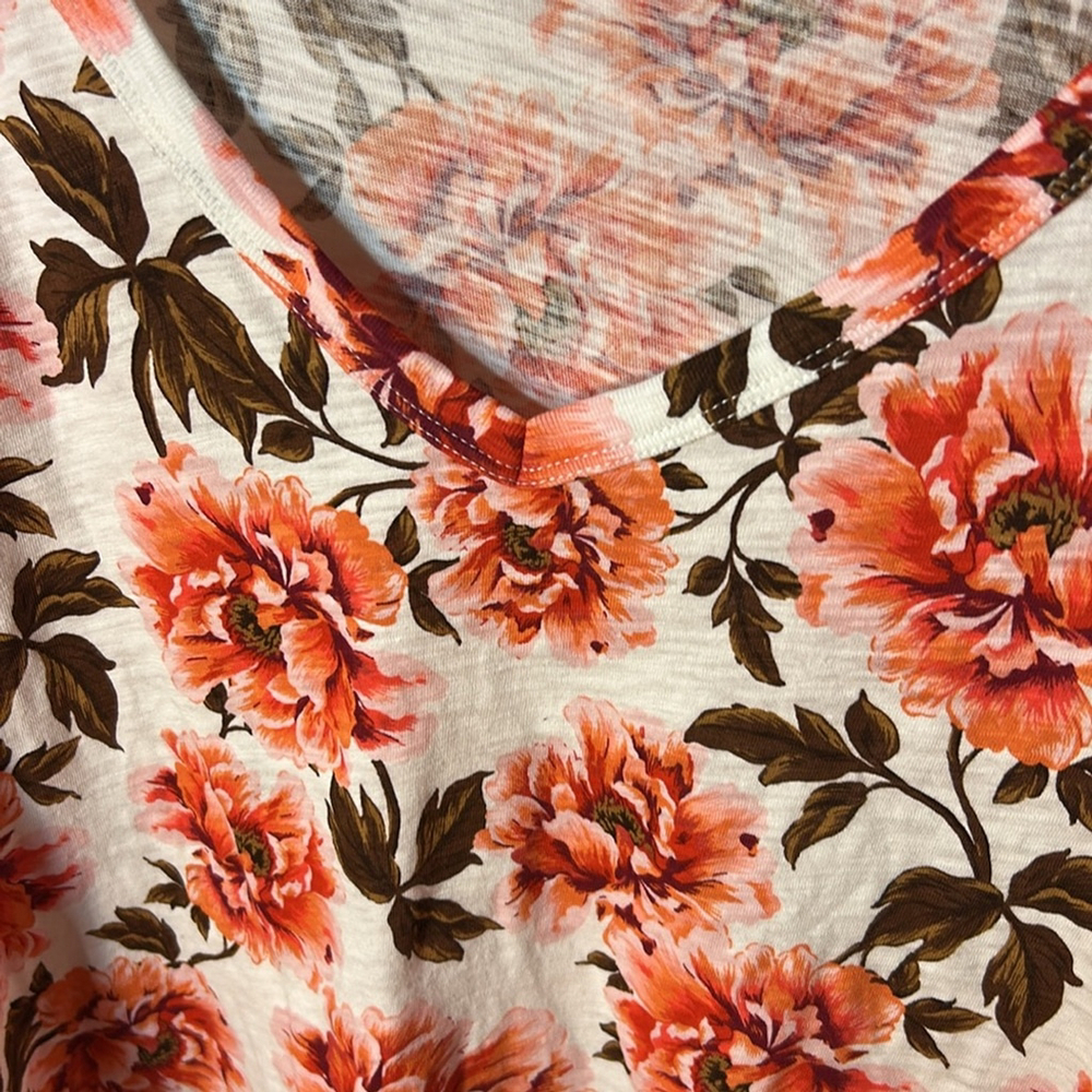 Old Navy EveryWear Printed Slub-Knit T-Shirt in Floral Cream Swirls. Size XXL. - Picture 5 of 6
